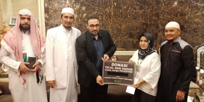 
 Yayasan Darul Rizki Pratama Sumbang 40 USD untuk Kebutuhan Buka Puasa di Komplek Masjid Al-Aqsa
