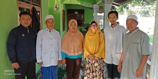 
 Pihak Sekolah Darul Maza sambangi Rumah Guru Robiatul untuk Klarifikasi (ist)