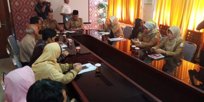 
 Suasana Mediasi Yayasan Darul Maza dengan Robiatul Adawiyah di Kantor Disdik
