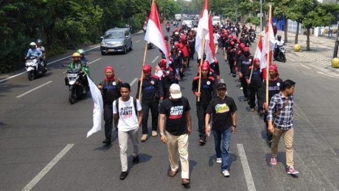 
 Longmarch Buruh #2019GantiPresiden Tertahan di Semarang, Ada Apa?