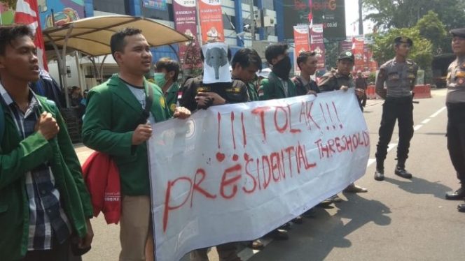 
 Tolak Presidential Treshold 20%, Mahasiswa Geruduk MK