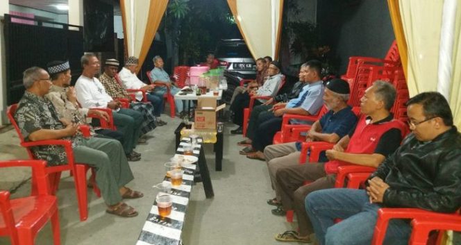 
 Tak Punya Toilet, Warga Perum Bekasijaya Indah Mengadu Ke Caleg Ini