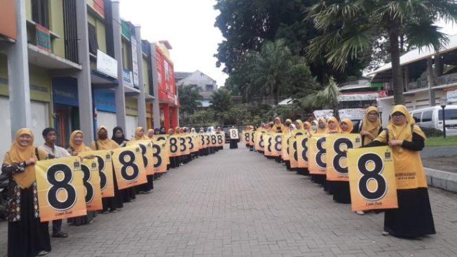 
 Hari Ibu, Emak-emak PKS Sukabumi Doktrin Pengendara dengan Aksi Freeze Mob