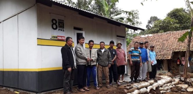 
 Kerja Nyata Legislator PKS, Bantu Bangun Kembali Rumah Korban Longsor Sukabumi