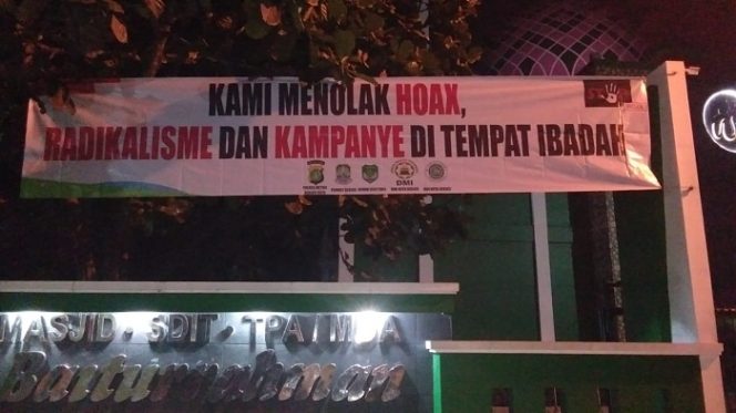 
 Dinihari, Masjid-Masjid di Bekasi Timur Dipasangi Spanduk Anti Hoax dan Politik