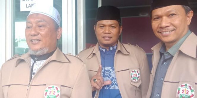 
 Ketua 1 PA 212 Ismail Ibrahim (tengah)