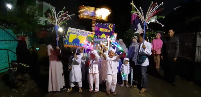
 Meriahnya Pawai Lampu Stick Warga Jatisari Jatiasih Sambut Ramadhan