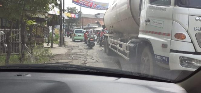 
 Jalan Kebalen Rusak, Pemerintah Kabupaten Bekasi Harus Tanggung Jawab