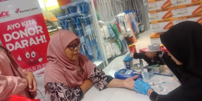 
 ACE Hardware Kemang Pratama Bekasi Gelar Aksi Donor Darah