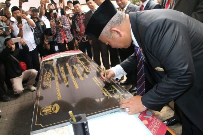 
 Wujudkan Komitmen Pemerintahan yang Baik, Wali Kota dan DPRD Renovasi Kantor dan Bangun Masjid