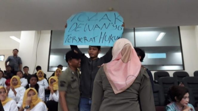 
 Ada Aksi Kejutan di Pelantikan DPRD Kabupaten Bekasi