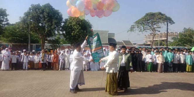 
 Ribuan Santri Ponpes Annuur Bekasi Peringati Hari Santri Nasional