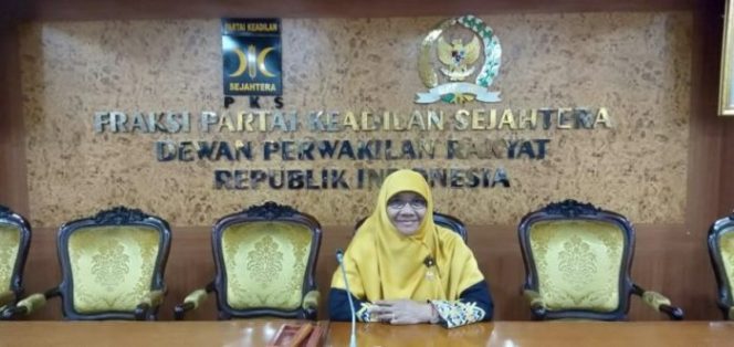 
 Hj Nur Azizah Tamhid, BA, MA Resmi Menjadi Anggota DPR RI Fraksi PKS Dapil Jabar VI