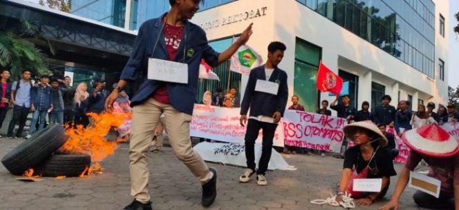
 Ratusan Mahasiswa Tuntut UNISMA Transparan