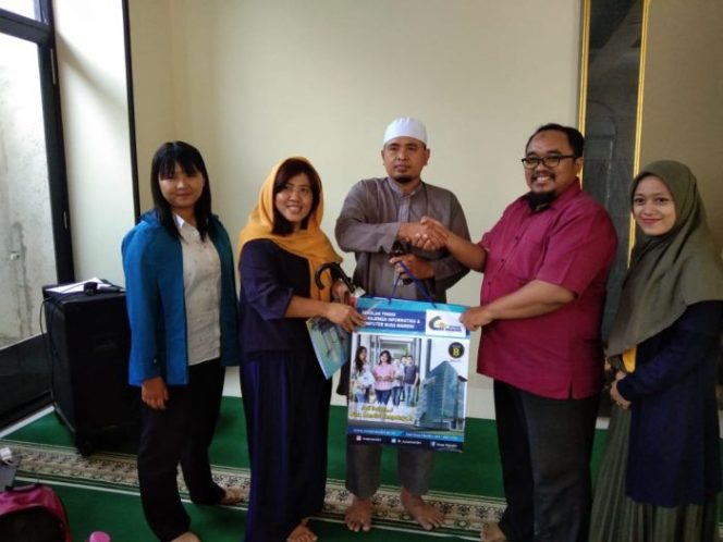 
 Universitas BSI Bekasi Adakan Pelatihan Komputer dan Santunan Anak Yatim