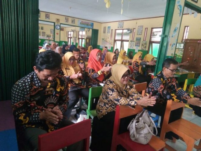 
 Terapi Hypnosis Bantu Dekatkan Hubungan Psikologis Guru dan Murid