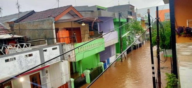 
 Hujan Deras di Malam Pergantian Tahun, Beberapa Wilayah di Kota Bekasi Diterjang Banjir