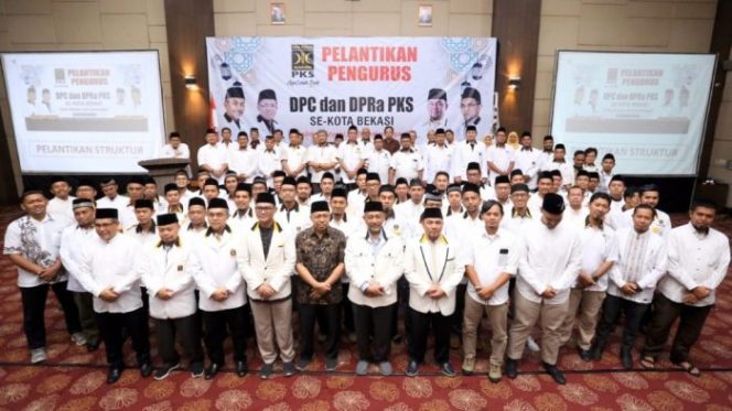 
 PKS Kota Bekasi Lantik Pengurus DPC-DPRa, 80 Persen Wajah Baru