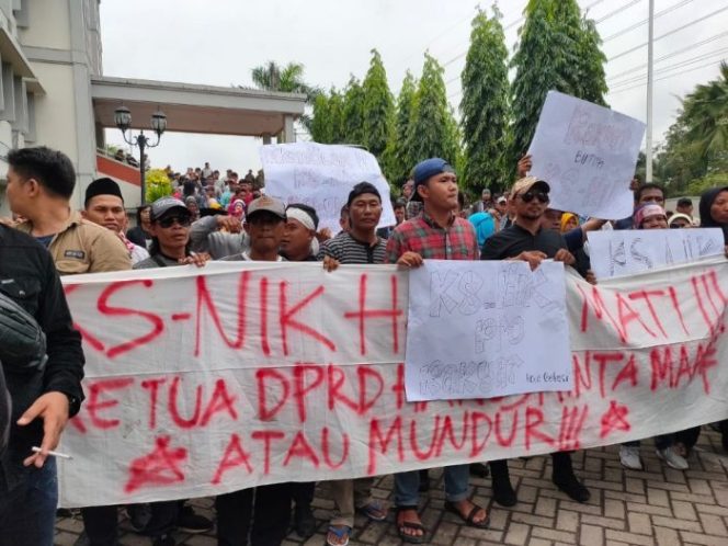 
 Sering Ikut Demo, DPRD Minta Perjanjian Kerja TKK dievaluasi
