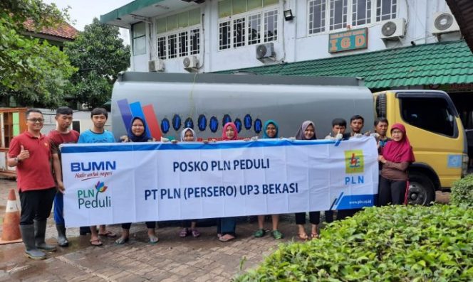 
 PLN Bekasi Kirimkan Bantuan Air Bersih untuk RSI dr. Subki Abdul Kadir