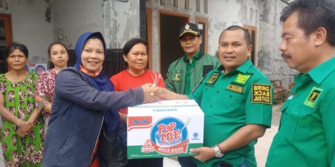 
 Dewan PPP Bekasi Salurkan Bantuan di Perum PGP Jatiasih dan Pondokgede