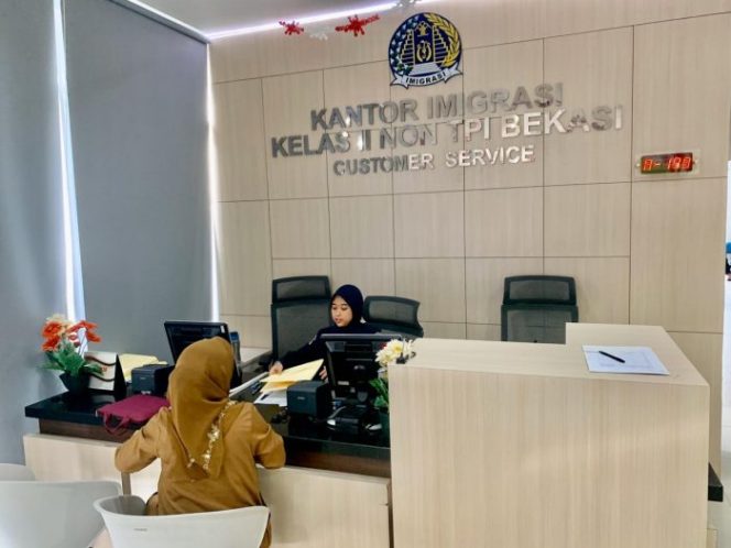 
 Peringati Hari Bakti Imigrasi ke 70, Imigrasi Bekasi Berikan Layanan Evening Passport Service