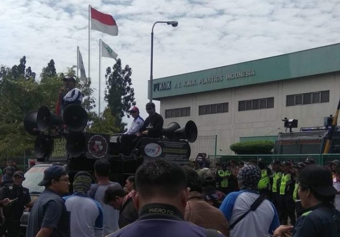 
 Diatas Mobil Komando, Ketua PUK PT. KMK Plastics Jelaskan Kronologis PHK Sepihak