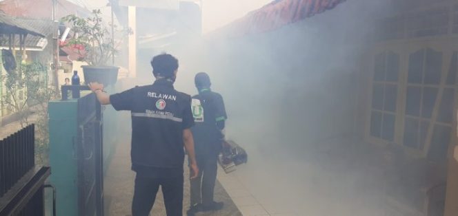 
 Peringati Hari Jadi ke-23 Kota Bekasi, KAMMI Gelar Baksos Fogging