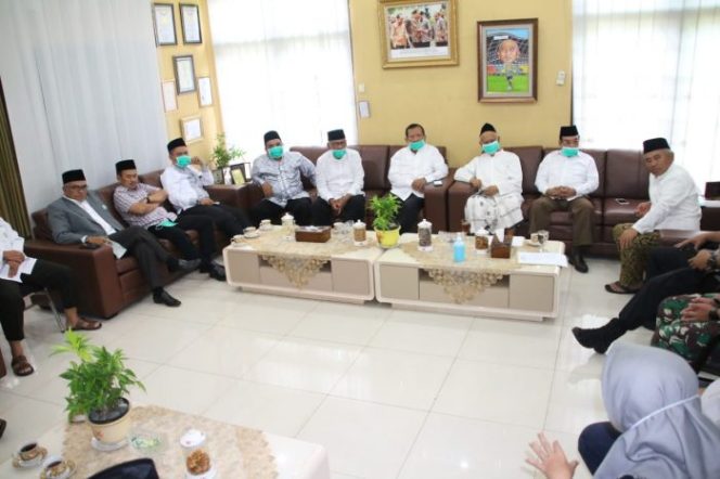
 Pemkot dan MUI Kota Bekasi Imbau Warga Salat di Rumah