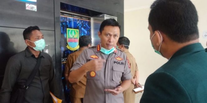 
 Kapolres Metro Bekasi Imbau Warga Bentuk Satgas Mandiri Cegah Penyebaran Covid-19