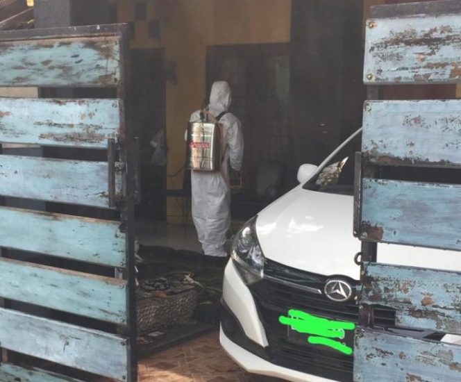 
 Sudah Ada Positif Covid-19 di Bintarajaya, Warga Inisiatif Semprot Disinfektan
