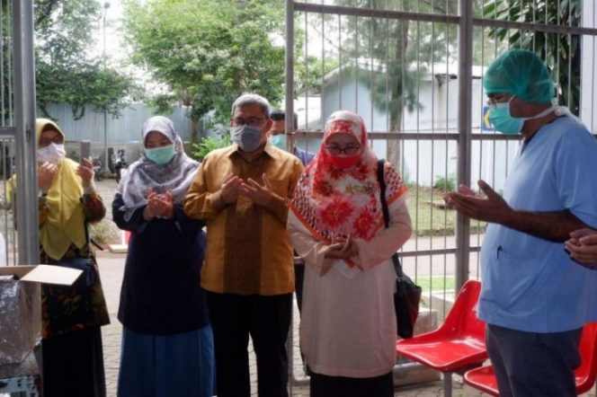 
 3 Srikandi FPKS DPR RI Datangi RS Persahabatan, Sumbang Masker N95