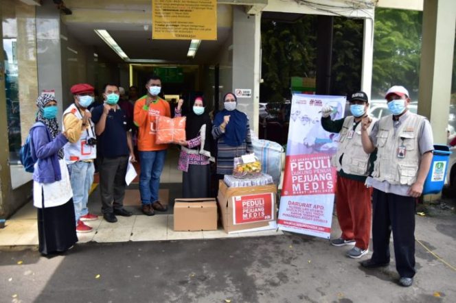 
 LAZ UCare Indonesia Menyalurkan Bingkisan Cinta untuk Tenaga Medis di RSUD Kota Bekasi