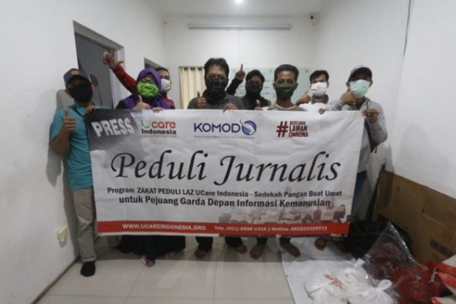 
 Peduli Jurnalis, Komunitas Media Online Indonesia Gandeng U-Care Indonesia Salurkan Bantuan