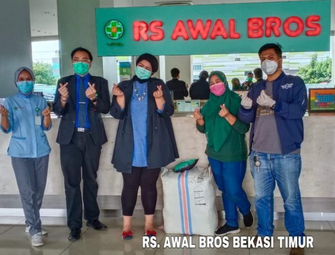 
 Relawan ini Salurkan Bantuan APD untuk Tenaga Medis dari Hasil Jualan Kaus ‘Lawan Covid19’