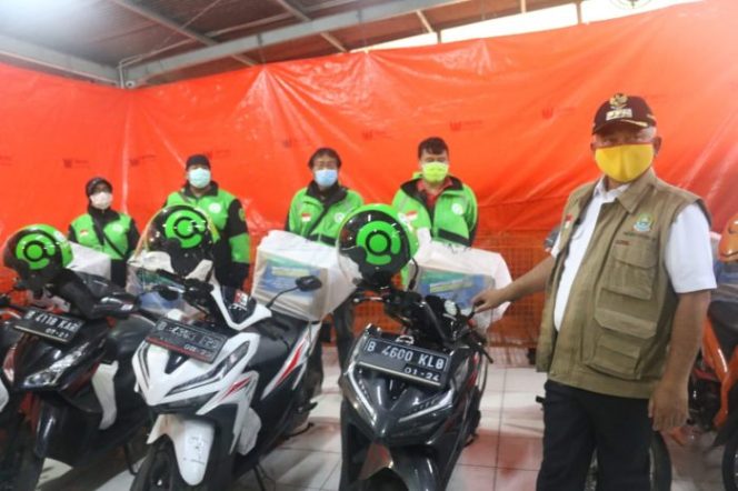 
 Tinjau PSBB kota Bekasi, Ridwan Kamil Berikan Arahan Soal Bansos, DTKS dan Tilang