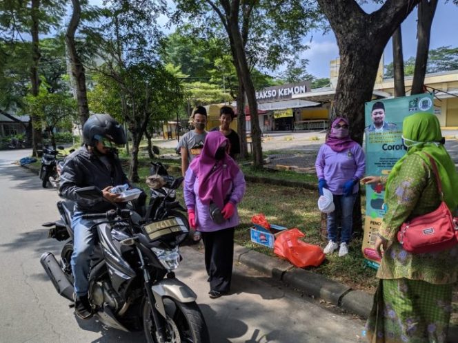 
 Ekonomi Masyarakat Makin Berat, PC Perempuan Bangsa dan PC Muslimat NU BerkolaborAksi Bagikan Makan Siang Gratis