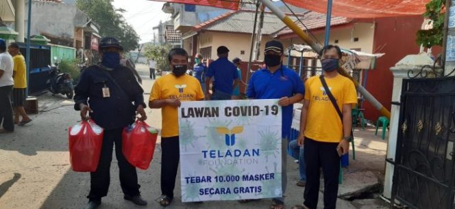 
 Sukseskan Program ‘Teladan Saba Desa’ Teladan Foundation Bagikan 10 Ribu Masker di Perumahan