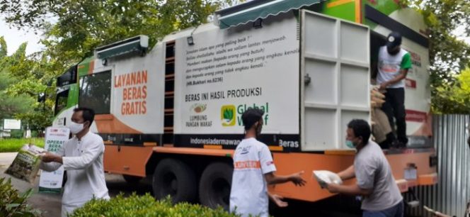 
 Gandeng MUI Kota Bekasi, ACT Salurkan 1 Ton Beras untuk Dai, Guru Ngaji, dan Marbot Masjid di Kota Bekasi