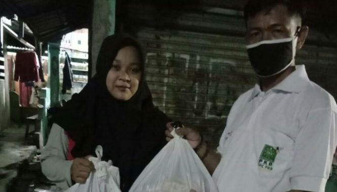 
 Teladani Kartini, Posko Covid DPC PKB Kota Bekasi Berbagi kepada Pejuang Rumah Tangga