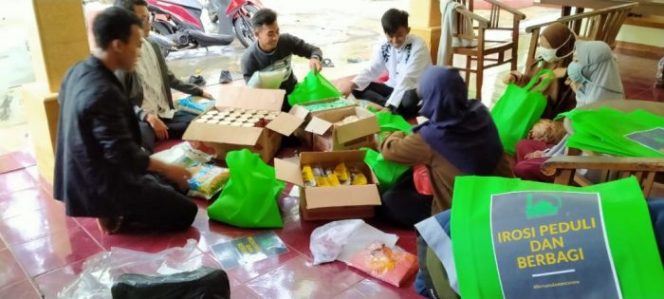
 IROSI Berbagi Paket Sembako Untuk Pelajar yang Terkena Dampak Covid-19