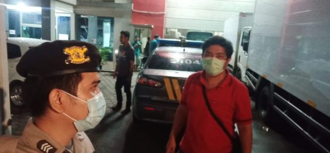 
 Jam 1 Pagi, Polsek Bekasi Kota Ingatkan Warga Pulang ke Rumah