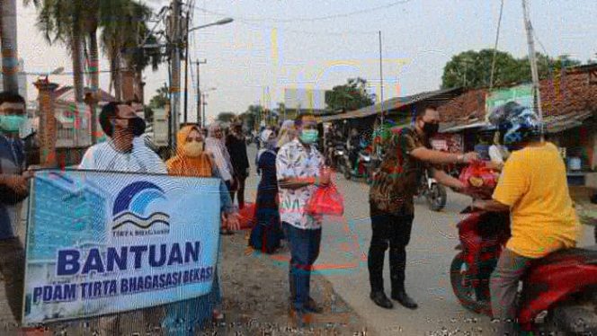
 PDAM Tirta Bhagasasi Bagikan 2000 Masker dan 500 Takjil Gratis di Kalimalang