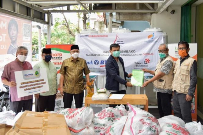 
 Pertamina dan Gugus Tugas Covid19 Jabar Serahkan 5 Wastafel dan 10 Ribu Masker Nonmedis ke LAZ UCare Indonesia