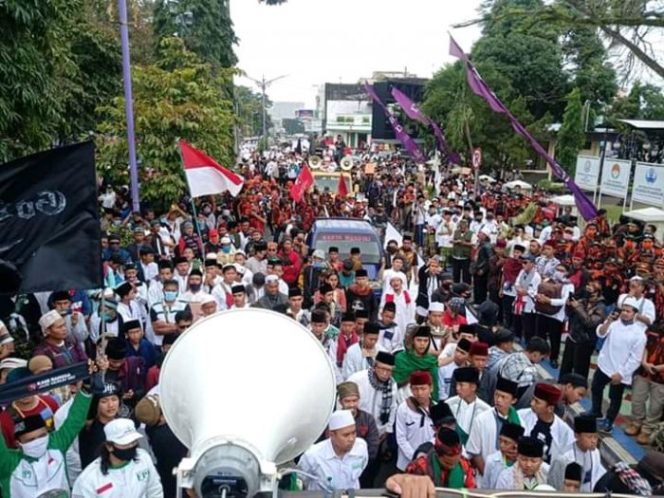 
 Ribuan Massa Ciamis Tumpah di Jalan Tolak RUU HIP-PIP