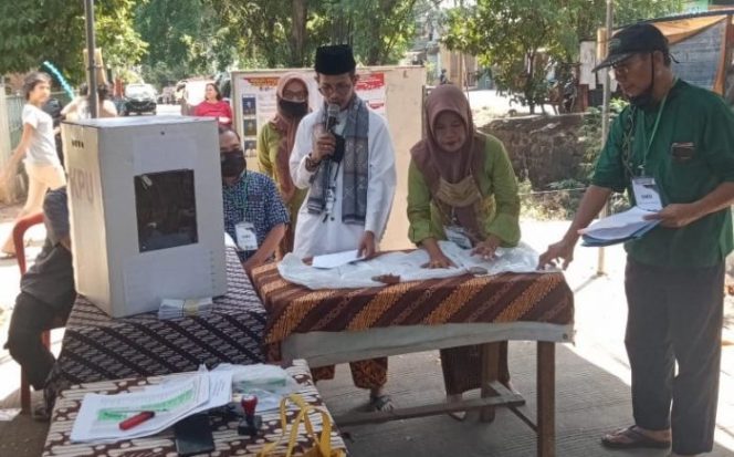 
 Melihat Demokrasi dalam Pemilihan Ketua RT 02 RW 01 Kota Baru