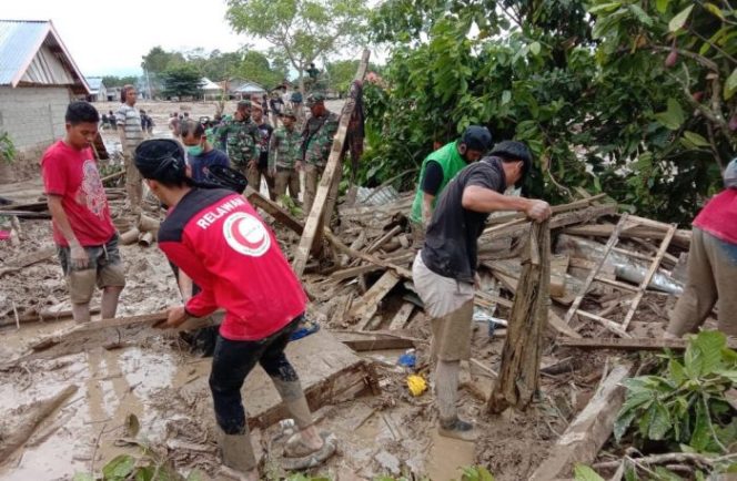 
 Timbunan Lumpur Hingga 2 Meter Jadi Tantangan Relawan di Masamba