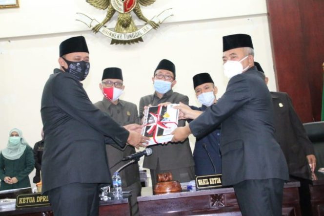 
 Pemkot dan DPRD Kota Bekasi Gelar Sidang Paripurna Perubahan KUA dan PPAS Tahun 2020 Serta Penandatanganan Kesepakatan Revisi RPJMD Tahun 2018 – 2023