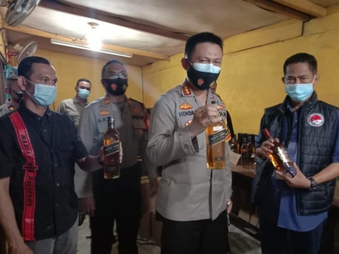 
 Sat Narkoba Polres Metro Bekasi Amankan Ratusan Miras Merk Luar Negeri Ilegal
