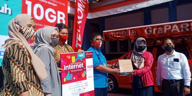 
 BMPS: Penyerahan Kartu Perdana Gratis dari Telkomsel Kabar Baik untuk Pelajar